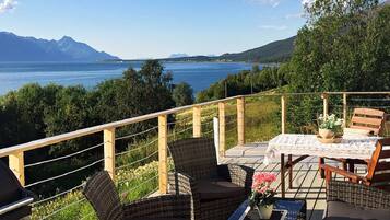 House | Outdoor dining