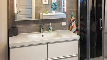House | Bathroom