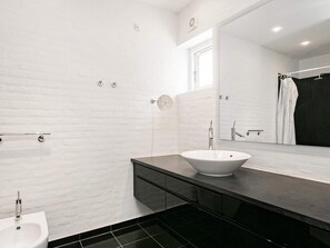 Apartment | Bathroom