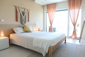 4 bedrooms, desk, iron/ironing board, WiFi