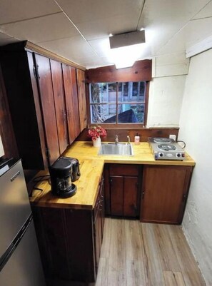 Cookware/dishes/utensils