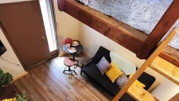 1 bedroom, bed sheets