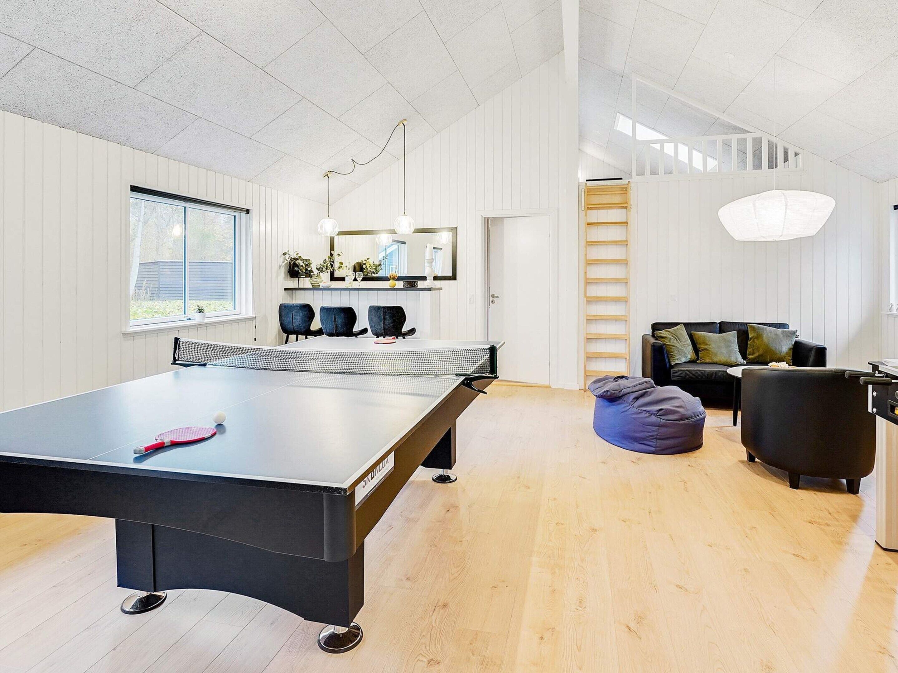 House | Game room