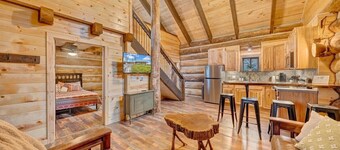 Real Log Cabin w/ Trout Pond close to Mcaffee Knob, Dragons tooth, Tinker Cliffs