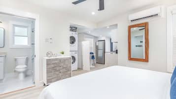 Condo, nhiều giường, có thể sử dụng hồ bơi, quang cảnh hồ bơi (House - No Pets Allowed) | 1 phòng ngủ, trang trí khác biệt