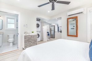 公寓式客房, 多张床, 使用泳池, 泳池景观 (House - No Pets Allowed) | 1 多间卧室、特色装修、特色家居、免费 WiFi