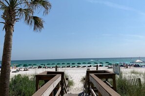 Chaise longue, serviettes de plage