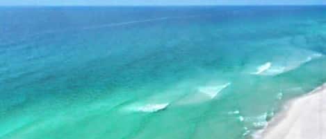 Espreguiçadeiras, toalhas de praia