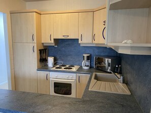 Réfrigérateur, micro-ondes, four, lave-vaisselle