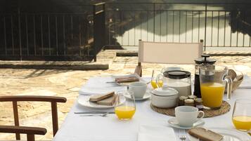 Free daily continental breakfast