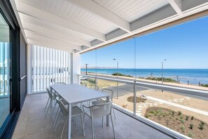 Outdoor dining - Reef House: Pool, Beachfront, Near Wineries (Aldinga Beach)