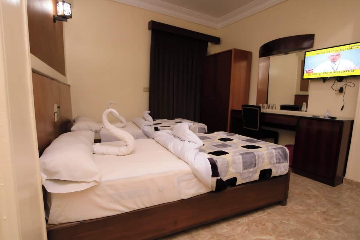 1 bedroom, egyptian cotton sheets, premium bedding, memory-foam beds