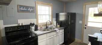 Newly renovated near Rowena, Grider and Wolf Creek Dam