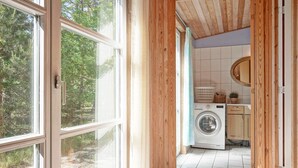 A laundry room with a washing machine, a sink, and a mirror. - 6 Person Holiday Home in Aakirkeby (Akirkeby)