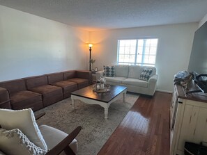 Smart TV, ping pong, books - McDaniel Farmhouse with pool & 12 person hot tub (Ooltewah)