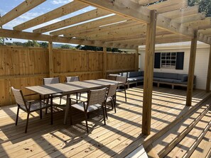 Outdoor dining - McDaniel Farmhouse with pool & 12 person hot tub (Ooltewah)