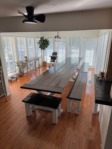 McDaniel Farmhouse with pool & 12 person hot tub