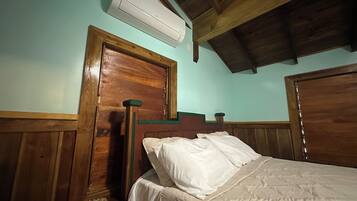 2 bedrooms, in-room safe, desk, WiFi