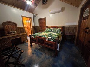 2 bedrooms, in-room safe, desk, WiFi