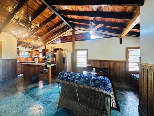 Wildlife Retreat | AC | WiFi | Kitchen | Parking