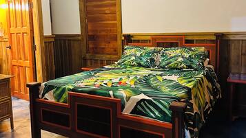 2 bedrooms, in-room safe, desk, WiFi