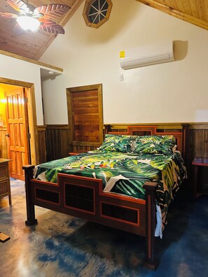 2 bedrooms, in-room safe, desk, WiFi