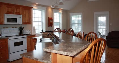 Beautiful 4 bedroom Home Overlook Brigus Harbour