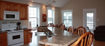 Beautiful 4 bedroom Home Overlook Brigus Harbour