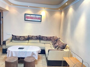 Living area - Koghbatsi’s Suite (Yerevan)