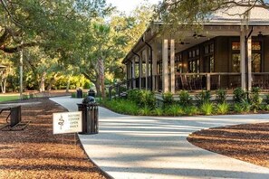 Property grounds - Updated Kiawah Home Close to Beach + Night Heron Park (Kiawah Island)