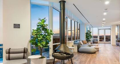 Luxury 1BR in Downtown | Full Kitchen | W&D