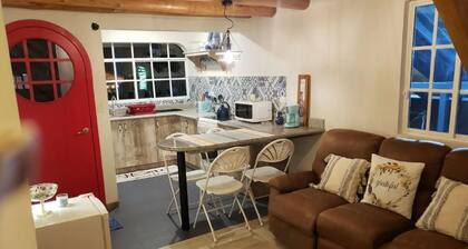 Villa full of life and color, with indoor fireplace