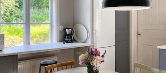 ์ฐ๋ํด, ํธ๋ผ์์ 7์ธ์ฉ ํ๋ฆฌ๋ฐ์ด ํ