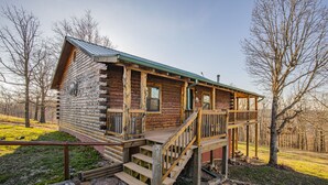 A log cabin with a wooden deck and stairs leading to a porch. - Papa Bear Log Cabin at the Buffalo River (Compton)