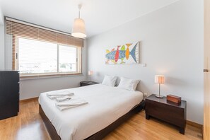 2 chambres, bureau, accès Internet, draps fournis