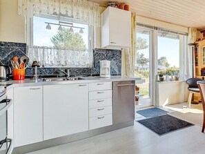 House | Private kitchen - 6 Person Holiday Home in Hadsund (Hadsund)