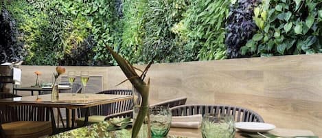 Tempat makan outdoor