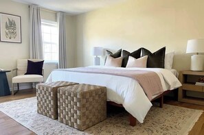 5 bedrooms, iron/ironing board, free WiFi, bed sheets - Savannah pet-friendly house near beach & downtown (Savannah)