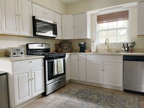 Fridge, microwave, oven, stovetop - Savannah pet-friendly house near beach & downtown (Savannah)