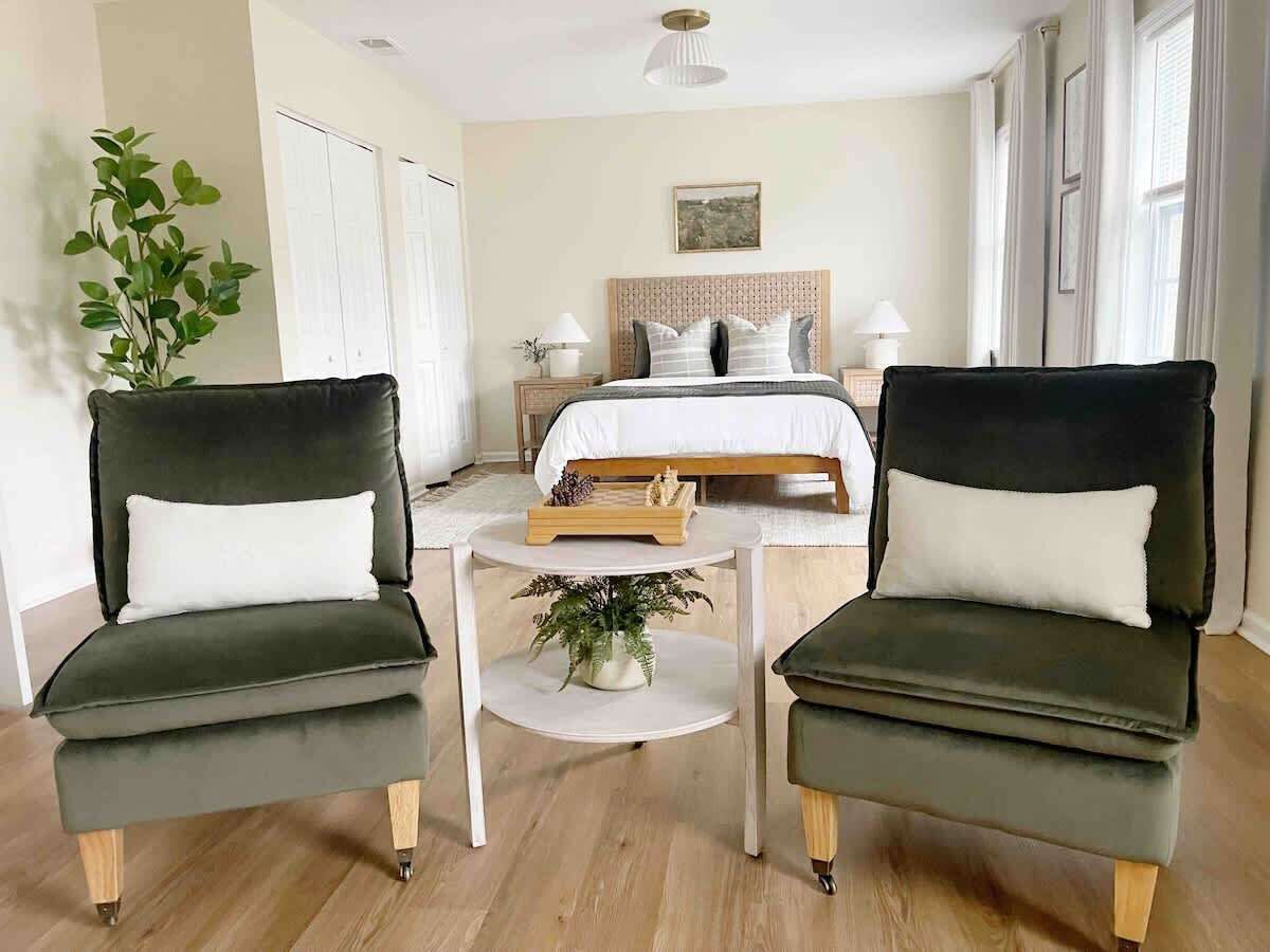 5 bedrooms, iron/ironing board, free WiFi, bed sheets