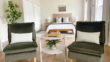 5 bedrooms, iron/ironing board, free WiFi, bed sheets