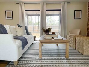 スマートテレビ、書庫、書斎 / ワークスペース