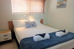 2 bedrooms, iron/ironing board, bed sheets
