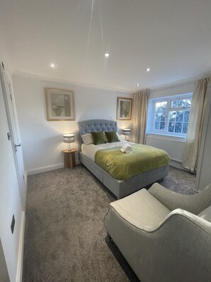 3 室のベッドルーム、WiFi、ベッドシーツ