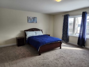 4 soverom, skrivebord, strykejern/-brett og wi-fi (inkludert)