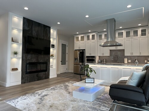 New Modern Home in Bellevue