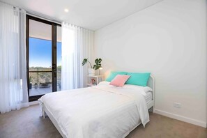 1 bedroom, desk, WiFi