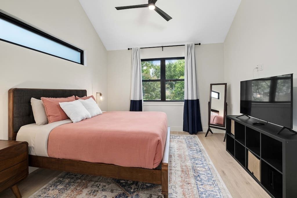 2 habitaciones, escritorio, tabla de planchar con plancha y wifi gratis 