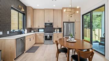 Refrigerador, microondas, horno, placa de cocina