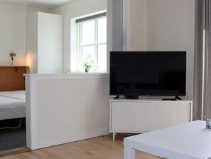 2 bedrooms, individually furnished - 4 Person Holiday Home in Hals (Hals)